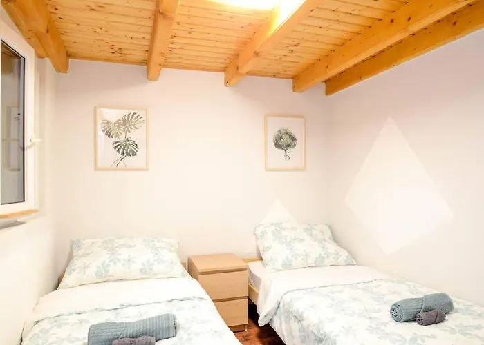 Famous Kiraly Street At Large 3Br 10Ppl @ Central