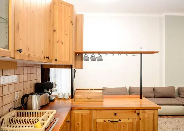 Famous Kiraly Street At Large 3Br 10Ppl @ Central