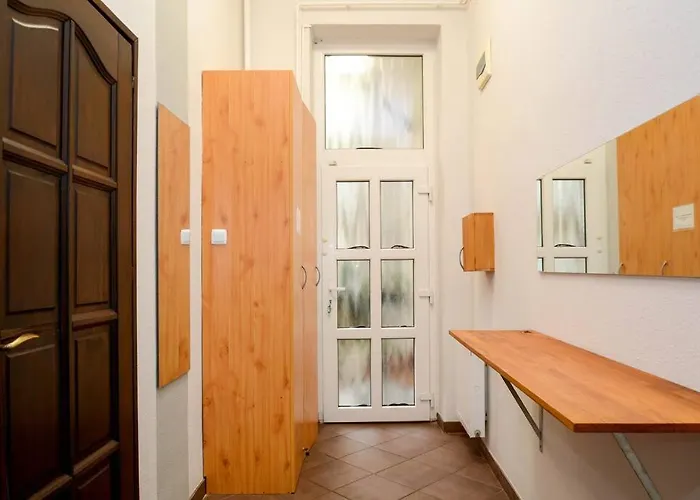 Famous Kiraly Street At Large 3Br 10Ppl @ Central